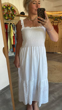 Laden Sie das Bild in den Galerie-Viewer, 🤍 Boho-Spitzenkleid Weiß