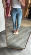 Laden Sie das Bild in den Galerie-Viewer, Jeans Tummyless-Z 7/8 stretch denim BUENA VISTA