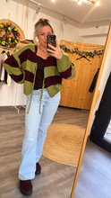 Laden Sie das Bild in den Galerie-Viewer, Streifen-Cardigan mit Schleifen - Avocado &amp; dark cherry