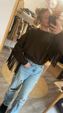 Laden Sie das Bild in den Galerie-Viewer, Fransenpullover braun onesize passt ca bis 42/44