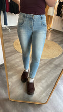 Laden Sie das Bild in den Galerie-Viewer, Jeans Anna C 7/8 Stretch Denim light Stone