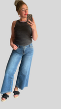 Laden Sie das Bild in den Galerie-Viewer, Jeans Italy Palazzo light denim  mit stone BUENA VISTA