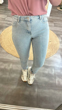 Laden Sie das Bild in den Galerie-Viewer, Highwaist Skinny Jeans Am44our lightblue/heart Gr M