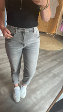 Laden Sie das Bild in den Galerie-Viewer, Mom-Jeans highwaist 7/8 Mi44rell grau (XS)