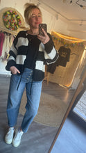 Laden Sie das Bild in den Galerie-Viewer, Strickcardigan – Schwarz/Creme