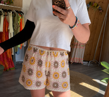 Laden Sie das Bild in den Galerie-Viewer, Hippie-Häkelhose