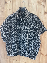 Laden Sie das Bild in den Galerie-Viewer, Leo- Weste mit beige onesize