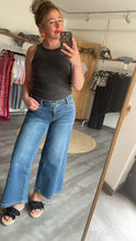 Laden Sie das Bild in den Galerie-Viewer, Jeans Italy Palazzo light denim  mit stone BUENA VISTA