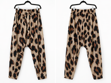 Laden Sie das Bild in den Galerie-Viewer, Leo Baggy Hose onesize , ca 36-42